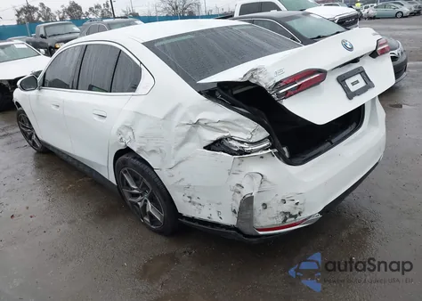 2024 BMW I5 Edrive40 из США, поврежденный, VIN WBY33FK07RCR95794